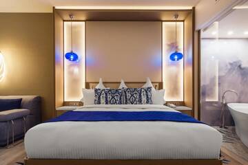 Фото номера Стандартный номер с балконом и 1 кроватью размера «king-size» Отель Paragraph Resort &amp; Spa Shekvetili, Autograph Collection г. Шекветили 5