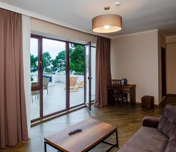 Фото номера Улучшенный люкс с видом на море Отель Resolute Shekvetili Hotel г. Шекветили 3