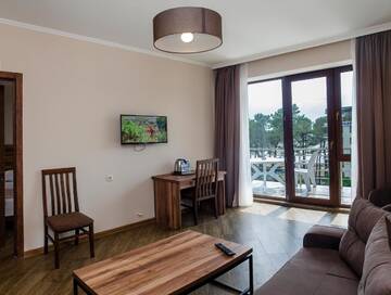 Фото номера Люкс с кроватью размера «king-size» и видом на море Отель Resolute Shekvetili Hotel г. Шекветили 5