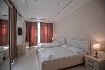 Фото номера Двухместный номер с 2 двуспальными кроватями Отель Black Sea Riviera Hotel г. Шекветили 2