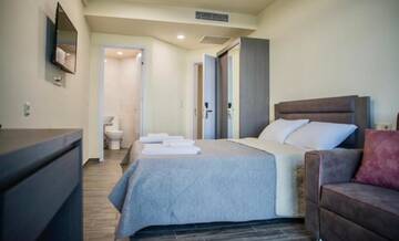 Фото номера Двухместный номер с 1 кроватью и балконом Отель Hotel Scala г. Шекветили 3